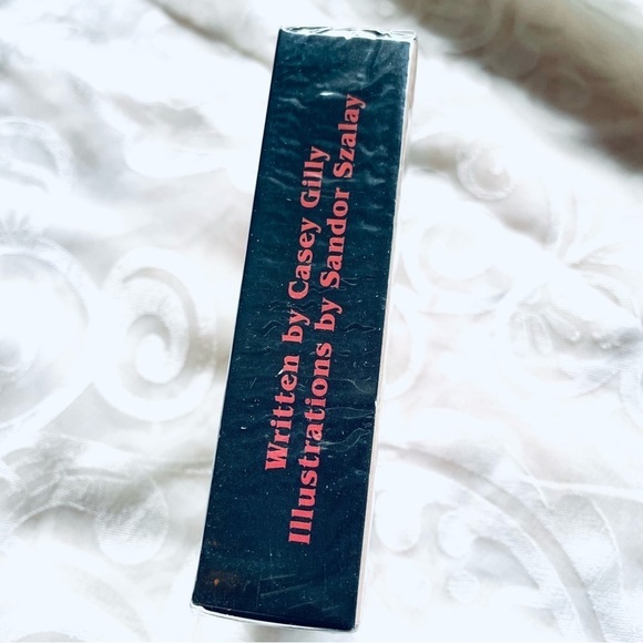 Netflix Stranger Things Tarot Deck - Red and Green - Picture 4 of 4